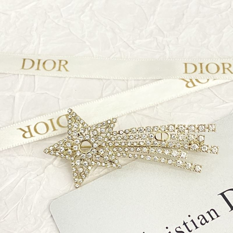 chr1st1an D10r brooches